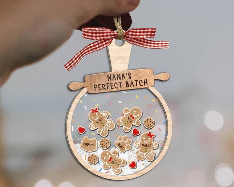 Heartfelt Gingerbread Family Ornament For Grandma With Grandkids' Names - Custom Christmas Gift