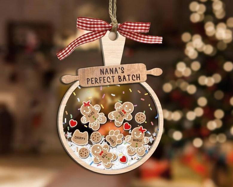 Heartfelt Gingerbread Family Ornament For Grandma With Grandkids' Names - Custom Christmas Gift