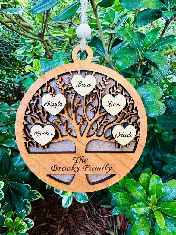 Thoughtful Family Tree Wall Decor - Personalized Wooden Ornament For Holiday Memories