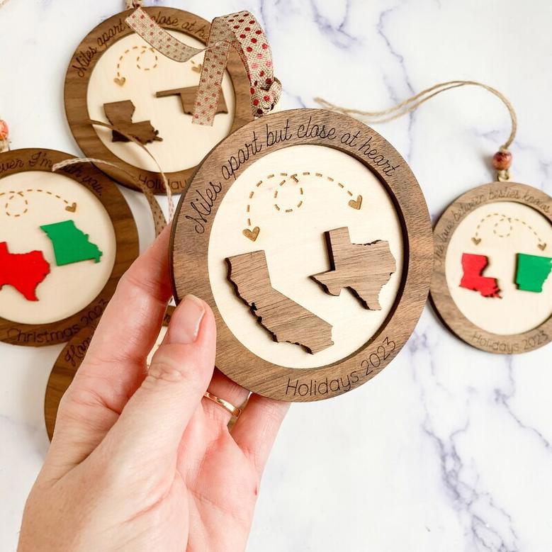 Touching Long Distance Family Gift Wooden Ornament For Friends & Neighbors