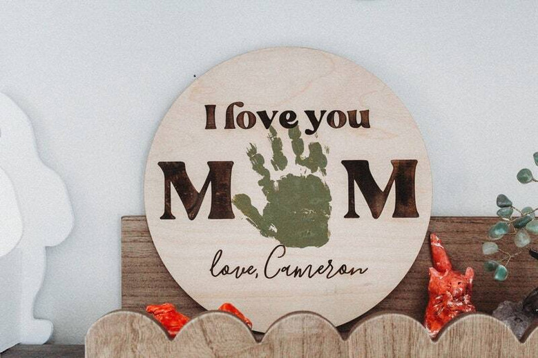 Unique Personalized Mom Handprint Wood Sign - Happy Mothers Day Sign