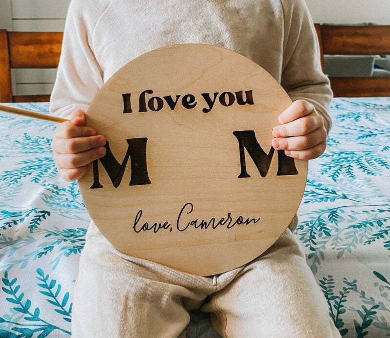 Unique Personalized Mom Handprint Wood Sign - Happy Mothers Day Sign