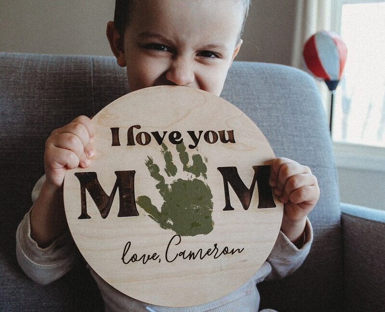 Unique Personalized Mom Handprint Wood Sign - Happy Mothers Day Sign