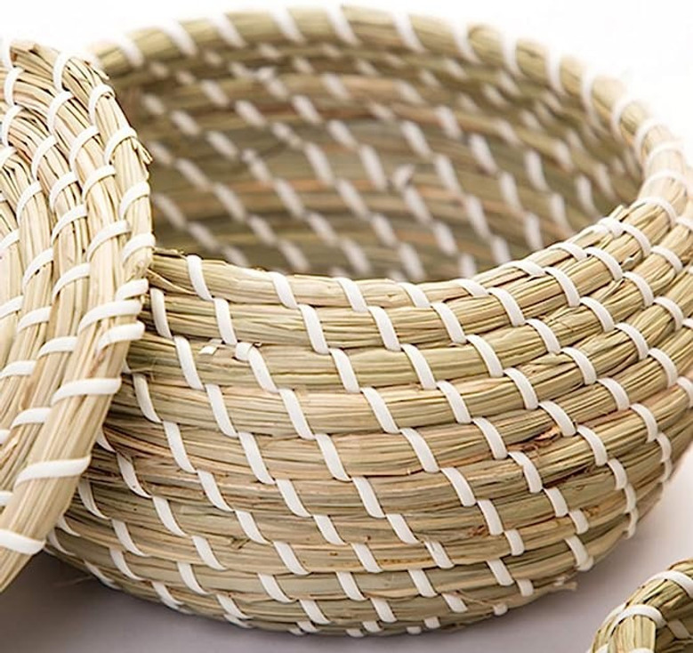 Hand Woven Straw Small Round Wicker Basket With Lid for Home Organization