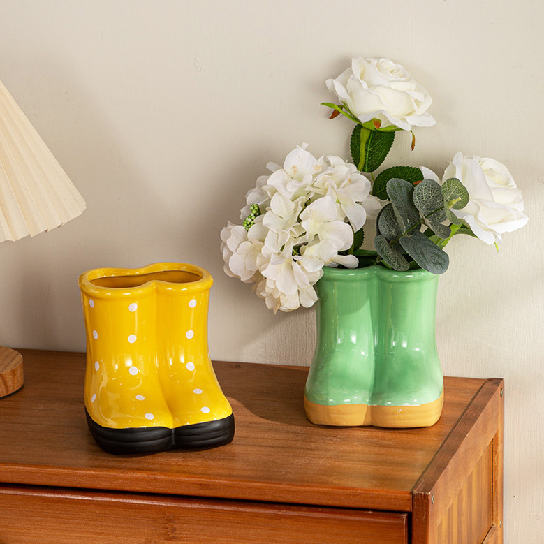 Handmade Polyresin Decorative Flower Vase in Ceramic Boots Style