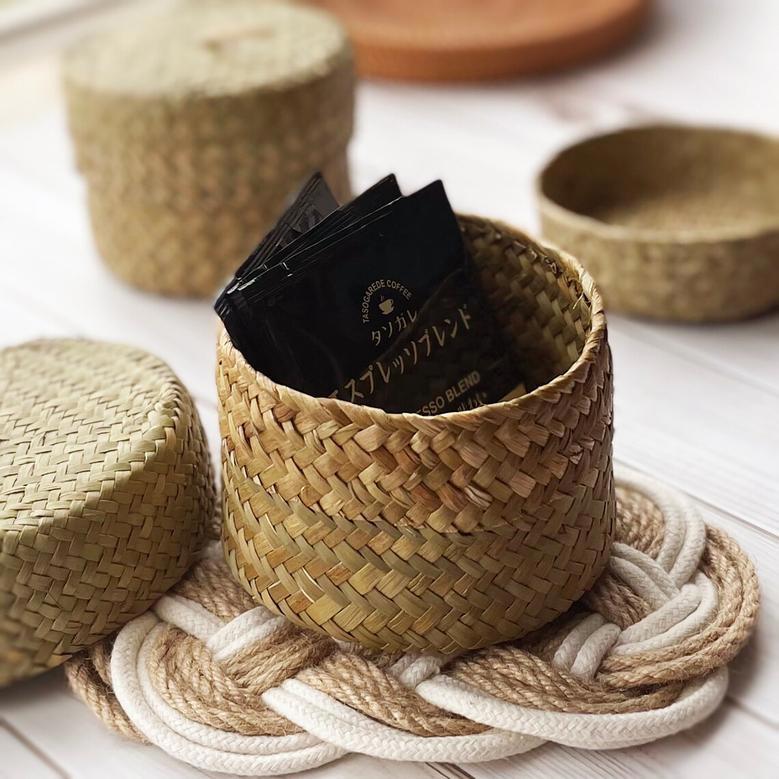 Small Round Seagrass Basket with Hinged Lid for Gifts