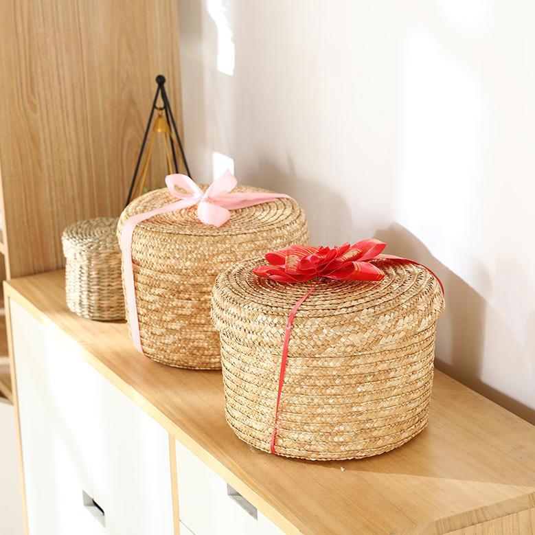 Valentine's Day Wicker Gift Basket with Lid for Storage