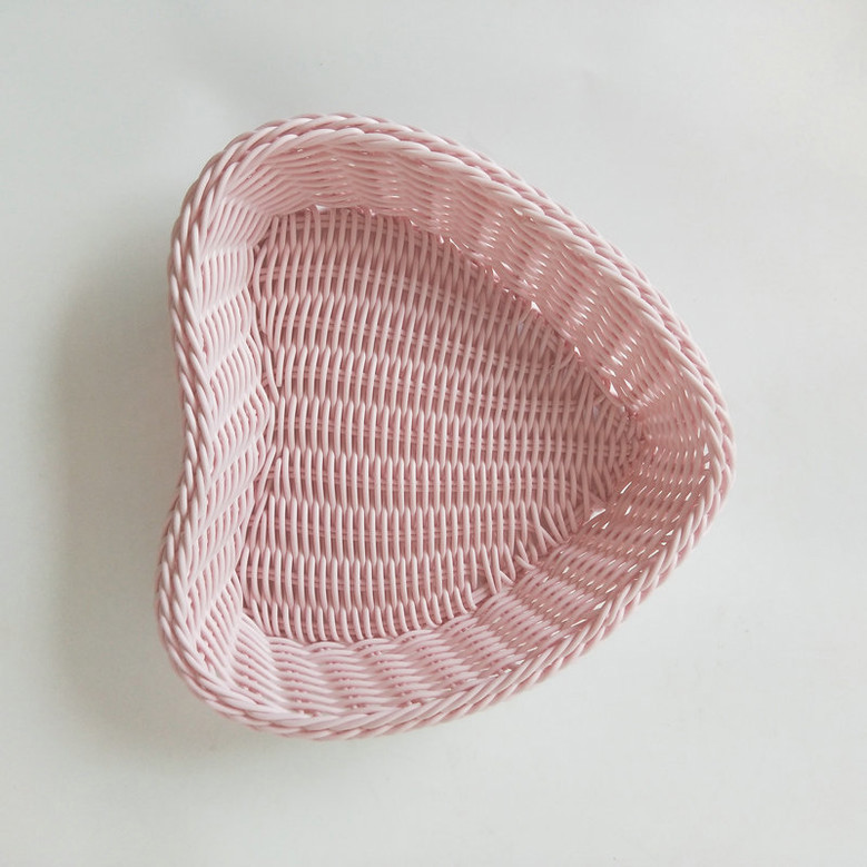 Love Heart-Shaped Wicker Basket | Decorative Storage for Sundries and Gifts