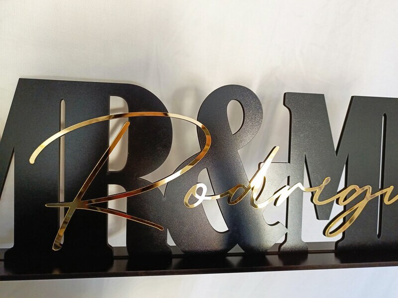 Personalized Mr & Mrs Wooden Sign - Wedding Table Decor For Reception & Sweetheart Table
