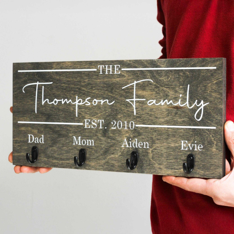 Personalized Rustic Key Holder For Families - Custom Last Name Design, Wall DéCor