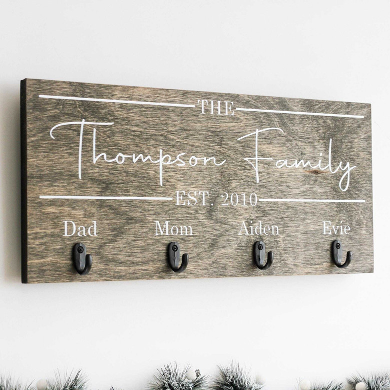 Personalized Rustic Key Holder For Families - Custom Last Name Design, Wall DéCor