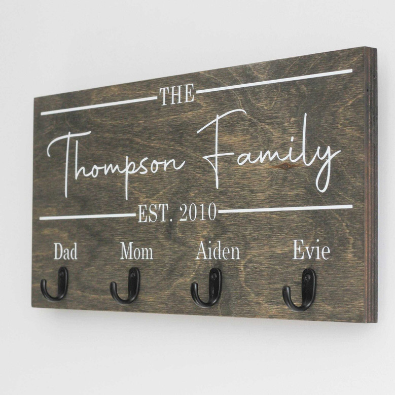 Personalized Rustic Key Holder For Families - Custom Last Name Design, Wall DéCor