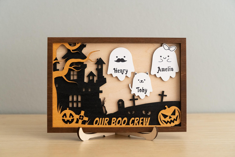 Cute Halloween Decor: Personalized Ghost Family Wood Sign For Spooky Seasonal Touch