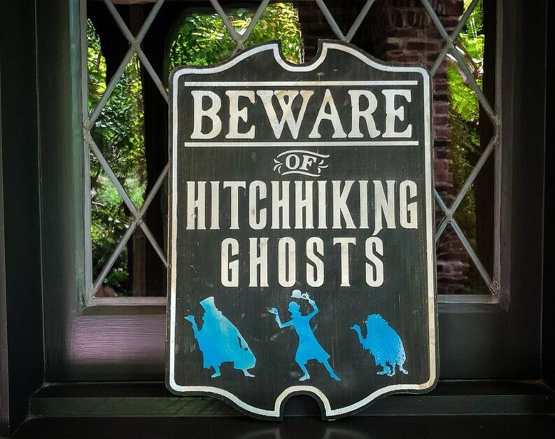 Beware Of Hitchhiking Ghosts - Painted Solid Wood Halloween Sign For Spooky Outdoor DéCor