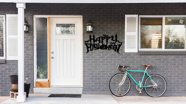 Halloween Metal Wall Sign For Outdoor Entrance - Scary Bats Design For a Spooky Halloween Atmosphere
