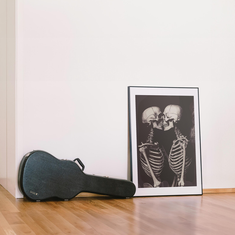 Vintage Skeleton Wall Art Canvas - Romantic Couple Kissing Print For Halloween DéCor
