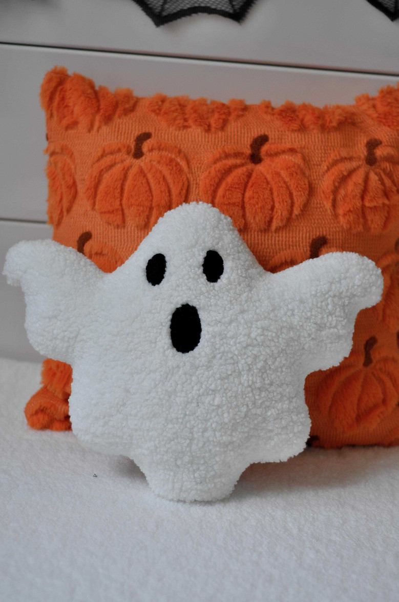 Spooky Halloween Ghost Plush Pillow - Soft Sherpa Boo Decor For Kids & Adults