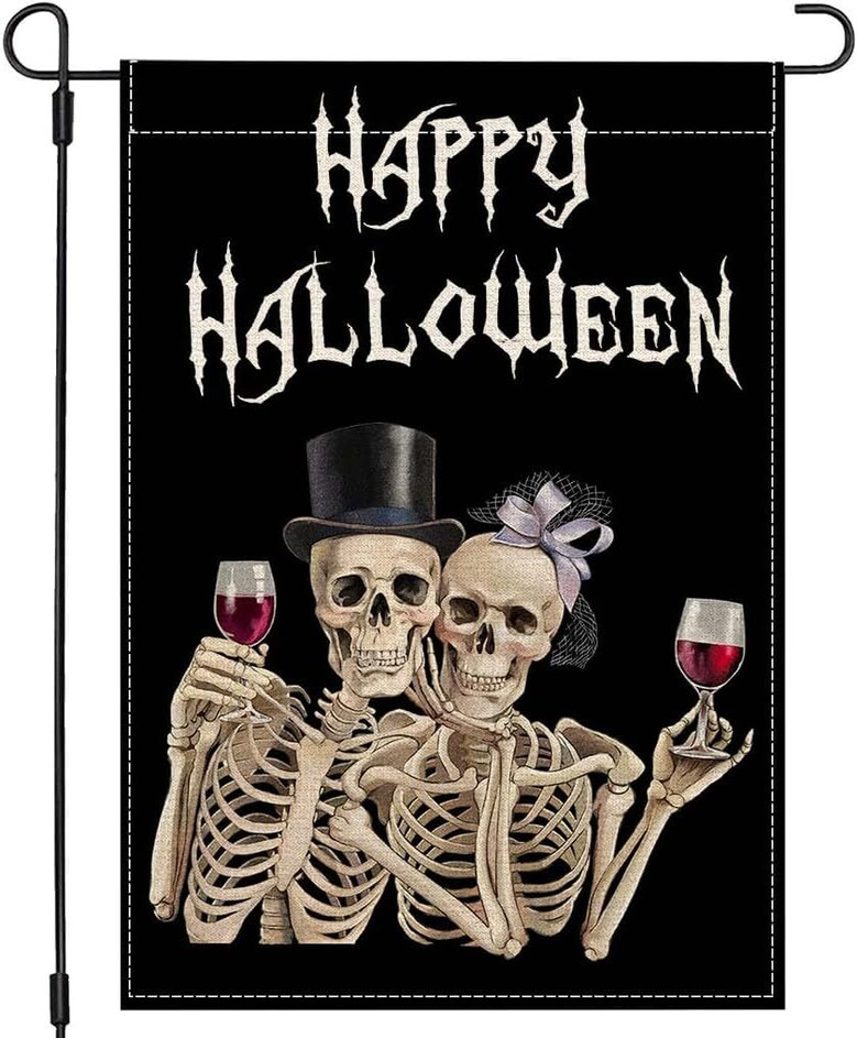 Gothic Skeleton Couple Garden Flag – Halloween Outdoor Decor for Porch & Patio