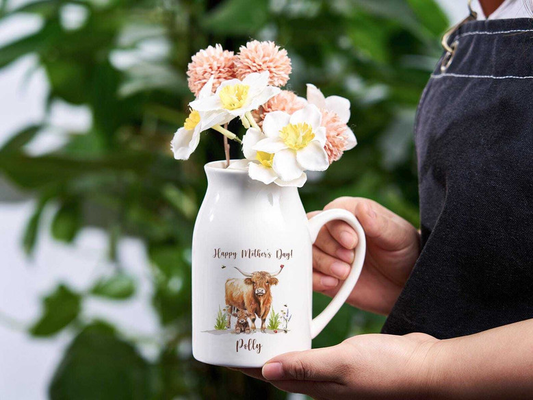 Thoughtful Mother's Day Ceramic Flower Vase With Custom Highland Cow Design For Mom Or Grandma Gift