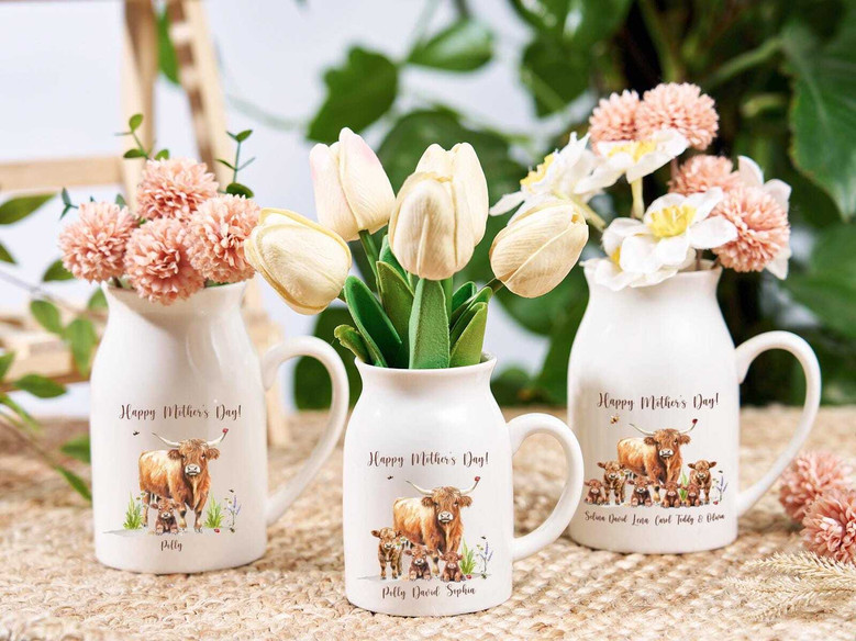 Thoughtful Mother's Day Ceramic Flower Vase With Custom Highland Cow Design For Mom Or Grandma Gift