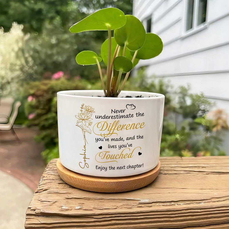 Thoughtful Personalized Happy Retirement Ceramic Plant Pot For Moms And Colleagues - A Unique Gift Idea