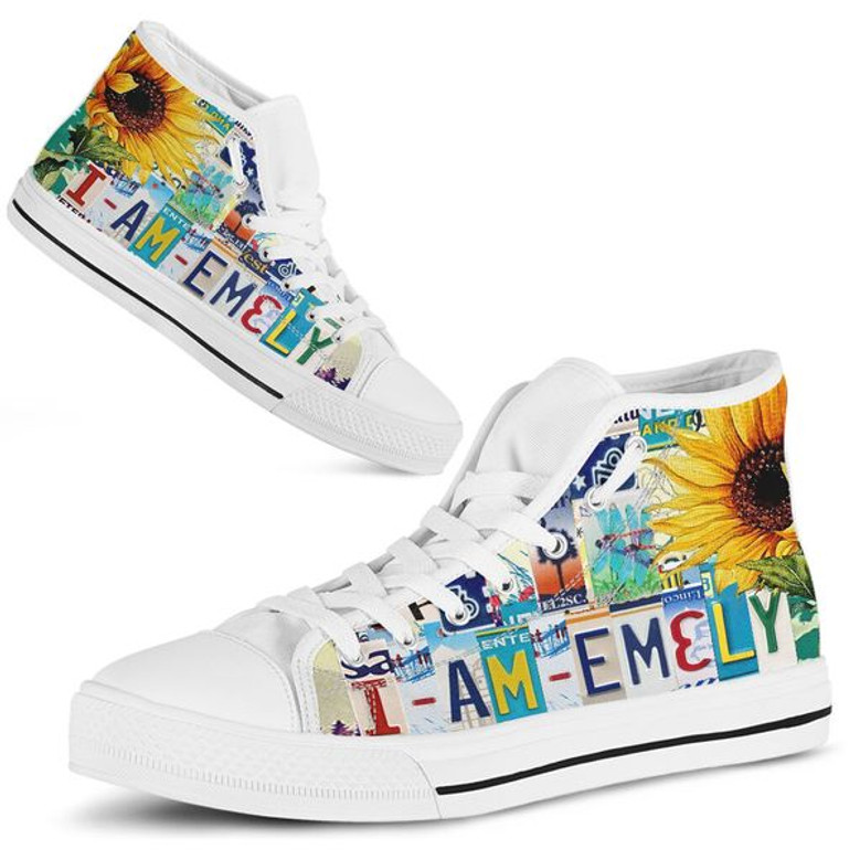 "Emely License Plate High Top Shoes"を日本語に訳すと「エメリーライセンスプレートハイトップシューズ」になります。