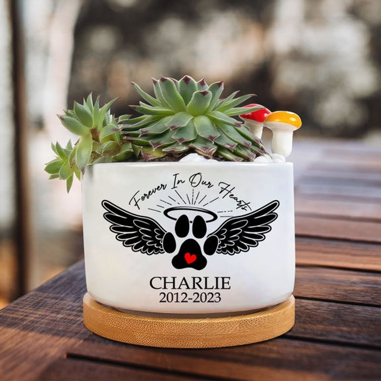 Personalized Pet Memorial Plant Pot - Dog Sympathy Gift - Mom Grandma's Garden, Forever Loved Sympathy Gift for Pet Owners