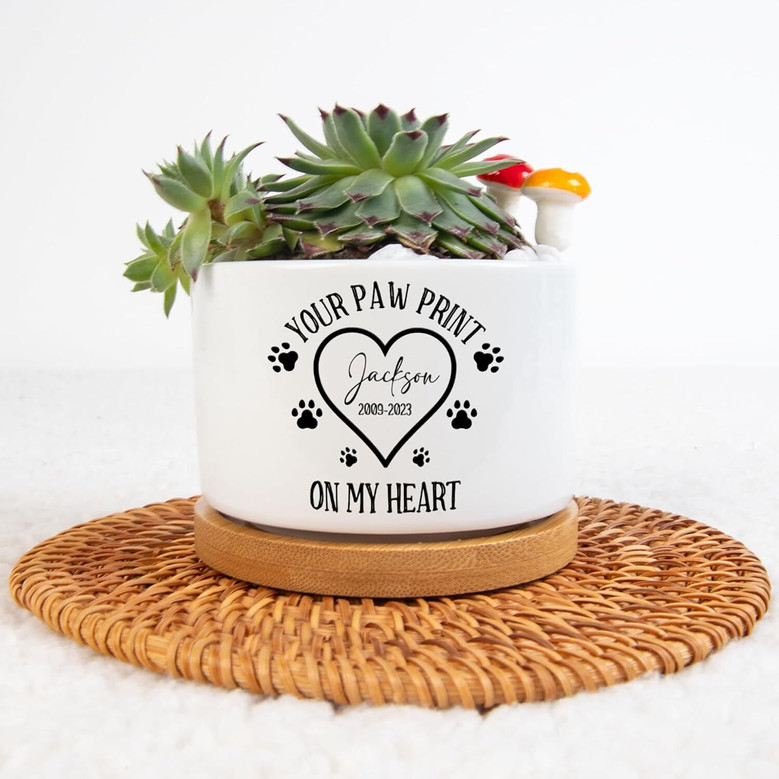 Heartfelt Personalized Pet Memorial Plant Pot For Dog Sympathy - Custom Condolences Gift With Bamboo Tray