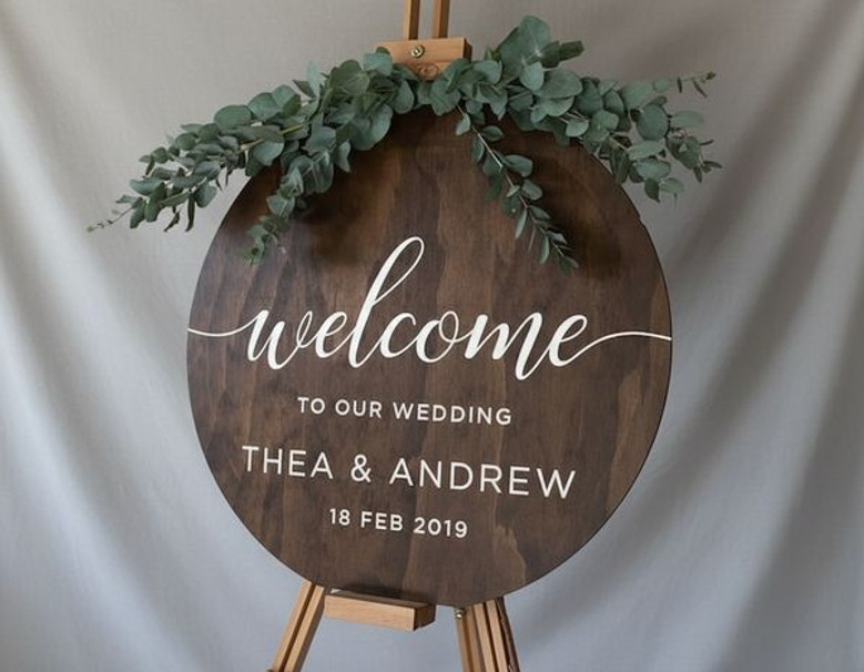 Timber Wedding Round Wood Sign Elegant Welcome and Ceremony Decor