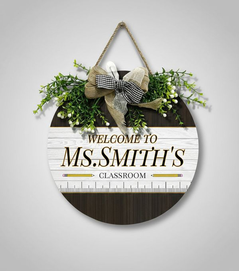 A Teachers Heart Custom Name Christmas Welcome Round Wood Sign
