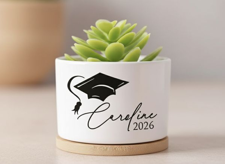 2026 Grad Cap Keepsake Custom Name Ceramic Plant Pot for Her
