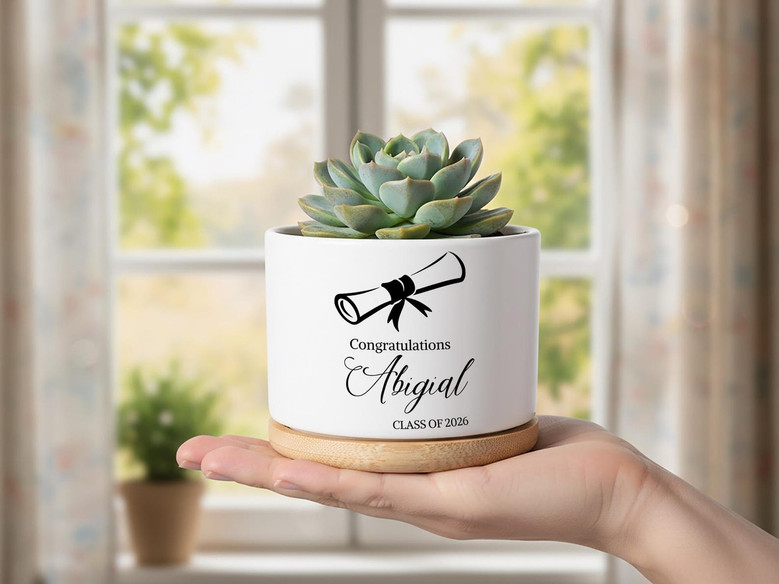 Personalized Ceramic Graduation Plant Pot with Name – Class of 2026