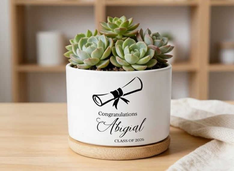 Personalized Ceramic Graduation Plant Pot with Name – Class of 2026