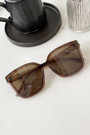 One Pc New Stylish Four Colors Square Shape Plastic Frame Metal Letter Decor Uv Protection Polarized Sunglasses