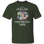Never Underestimate An Old Lady Who Loves Crocheting And Was Born In April Graphic Design Printed Casual Daily Basic Unisex T-Shirt