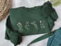 Cute Wildflowers Embroidered Crewneck Dark Green Daisy Sweatshirt, Gifts For Mom