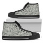 Tan Digital Camo Pattern Print Black High Top Shoesを日本語に訳すと、「ベージュのデジタルカモフラージュパターンプリントの黒いハイカットシューズ」になります。